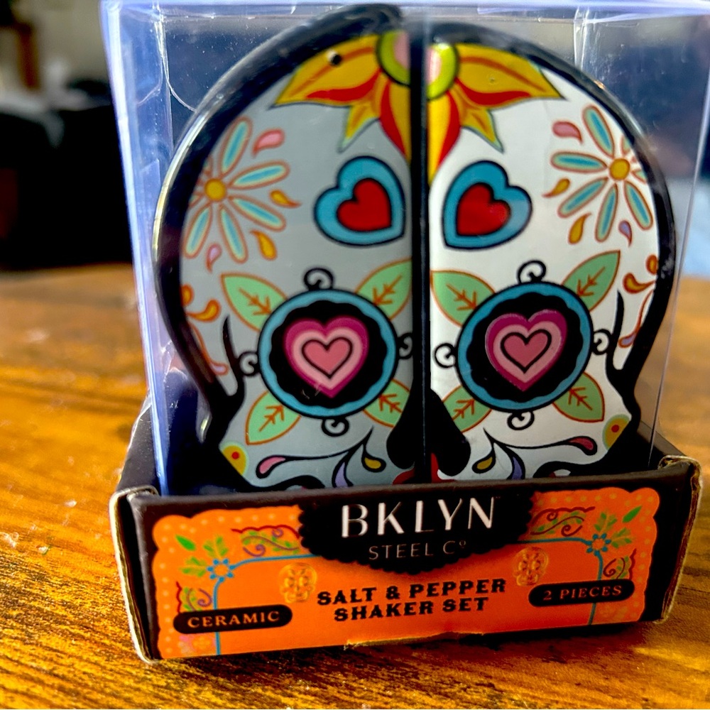 Skull Salt & Pepper Shakers